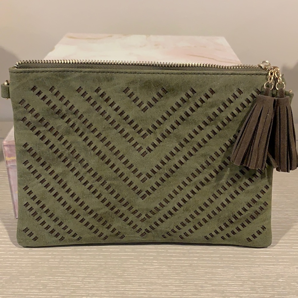 Clutch/Crossbody army green with tassel